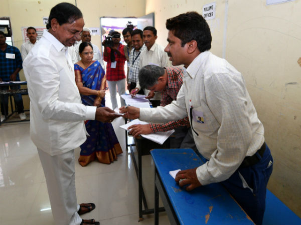 Cast vote .. CM KCR in Chintamadaka , KTR in Banjara hills , Narasimhan in Somajiguda Cast vote .. CM KCR in Chintamadaka , KTR in Banjara hills , Narasimhan in Somajiguda