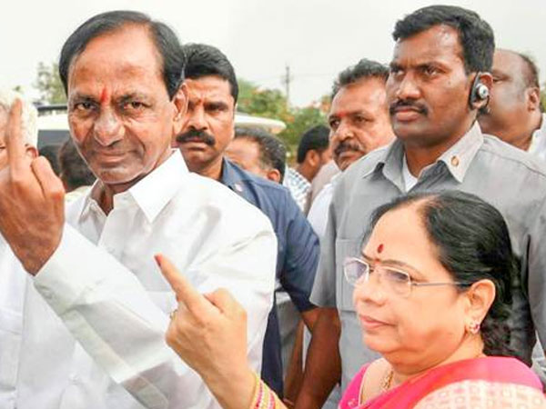 Polling .. CM KCR in Chintamadaka , KTR in Banjara hills , Narasimhan in Somajiguda Polling .. CM KCR in Chintamadaka , KTR in Banjara hills , Narasimhan in Somajiguda