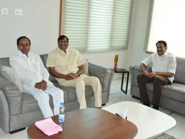 మండవ ఇంటికి కల్వకుంట్ల