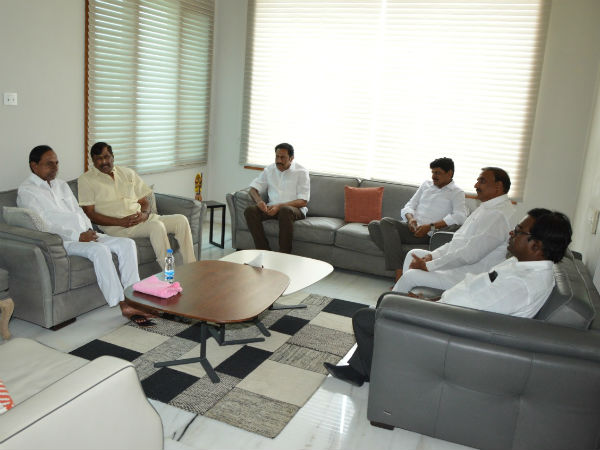 సైకిల్ కు బై బై.. కారులోకి ఎంటీ