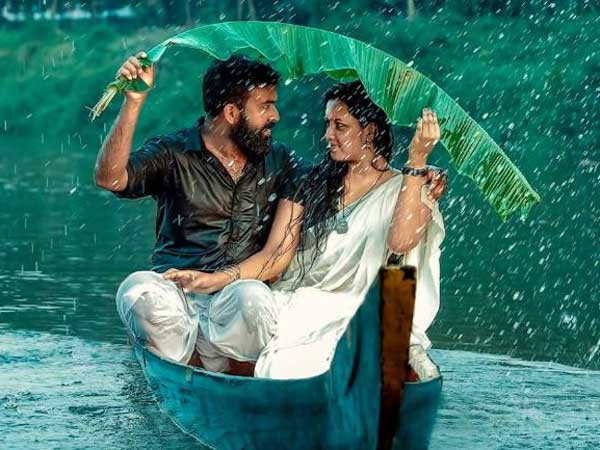 Kerala couple falls into river from boat on pre-wedding photoshoot. Viral video Kerala couple falls into river from boat on pre-wedding photoshoot. Viral video