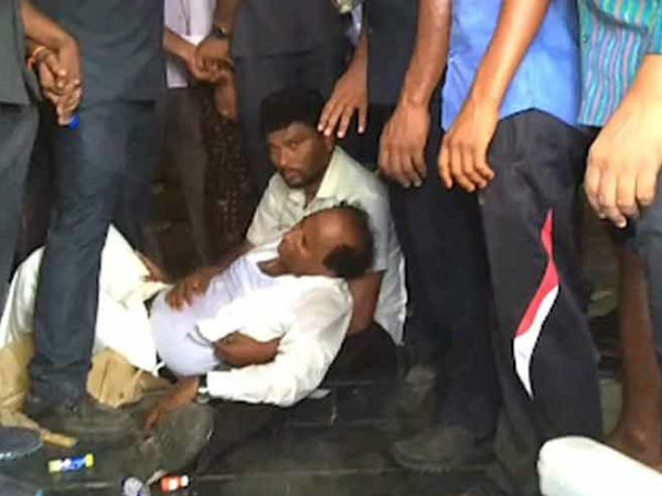 కోడెల పోలింగ్ బూత్ ను అధీనంలోకి తీసుకోవటంతో కేసు నమోదు