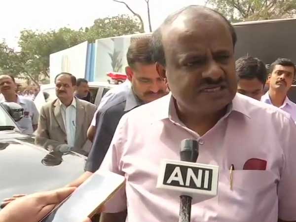 మాండ్యాలో నిఖిల్కు గట్టి పోటీ