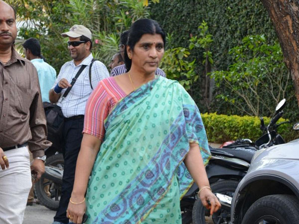 కోటిపైనా , మీడియాపైనా చర్యలు తీసుకోండి .. కుట్ర ఛేదించండి అంటున్న లక్ష్మీ పార్వతి