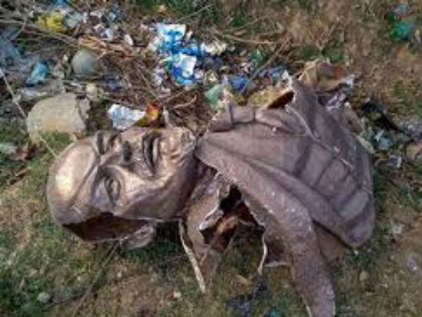 Periyar statue Vandalized in Tamil Nadu Periyar statue Vandalized in Tamil Nadu