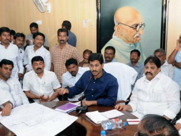 గెలుపుపై వైసీపీ ధీమా..లోటస్పాండ్కు నేతల క్యూ