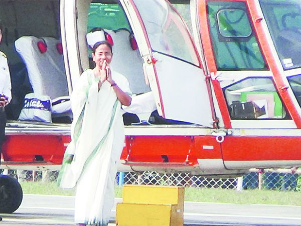 Mamata Banerjee chopper looses its way,tension created in cadre Mamata Banerjee chopper looses its way,tension created in cadre