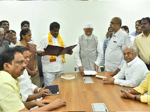 YSRCP and TDP Leaders Janga Krishnamurthy, Ashok Babu taking oath as MLCs YSRCP and TDP Leaders Janga Krishnamurthy, Ashok Babu taking oath as MLCs