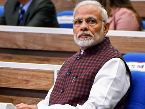 Varanasi uses 1.4 lakh litres of water to wash roads for Narendra Modi Varanasi uses 1.4 lakh litres of water to wash roads for Narendra Modi