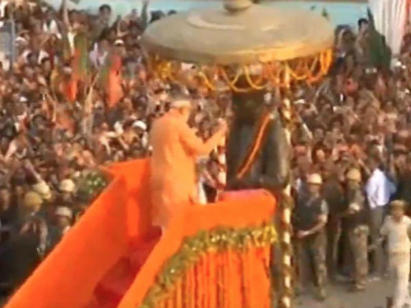 Modi in Varanasi: NaMo chants heard in every corner of the temple town Modi in Varanasi: NaMo chants heard in every corner of the temple town