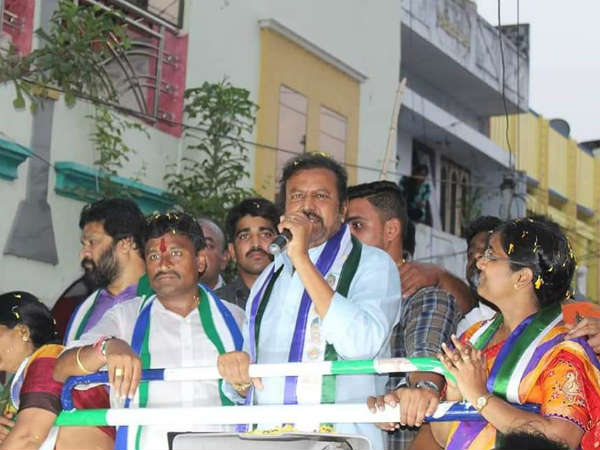 మాట తప్పని, మడమ తిప్పని మనస్తత్వం జగన్ సొంతం..