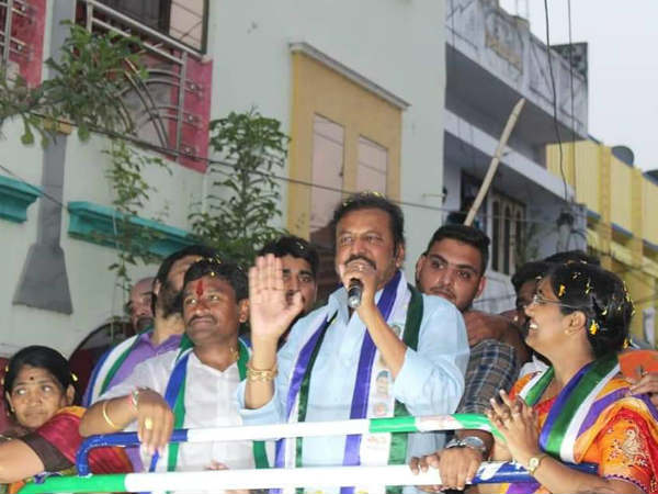 మధ్యలోనే చదువు మానేస్తోన్న విద్యార్థులు..