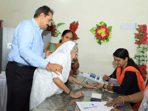 Social activist Anna Hazare in Maharashtra and Narendra Modis mother, Heeraben in Gujarat cast their Votes Social activist Anna Hazare in Maharashtra and Narendra Modis mother, Heeraben in Gujarat cast their Votes