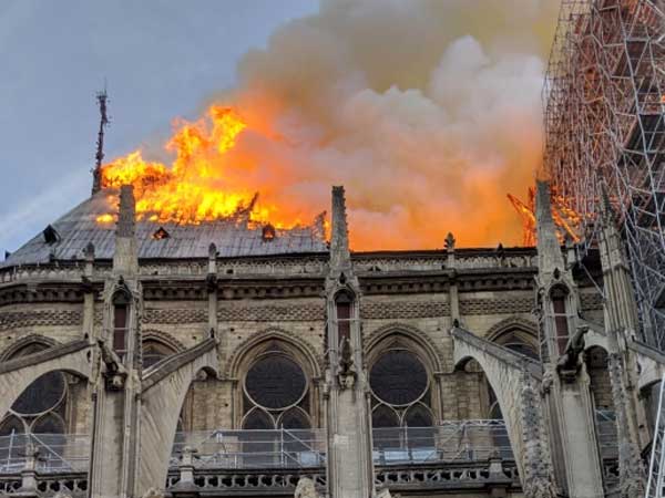 Notre-Dame Fire Investigators Focus on Short-Circuit and Cigarettes Notre-Dame Fire Investigators Focus on Short-Circuit and Cigarettes