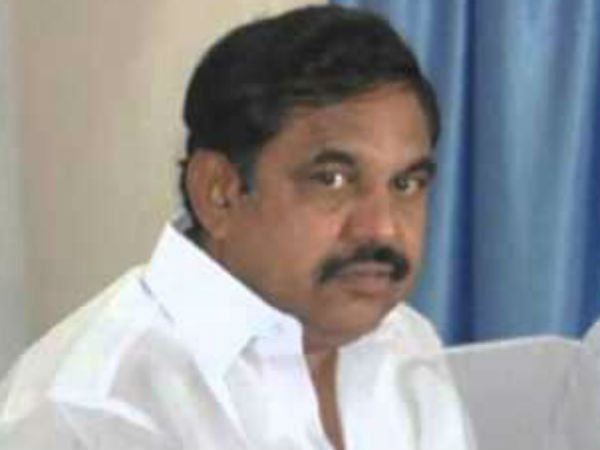 తమిళనాడులో రెండు పిల్లుల కొట్లాట మాదిరి రాజకీయం..! కోతికి లాభమేనా..!!