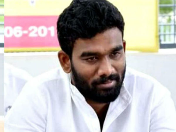 పరిటాల శ్రీరాంపై రాళ్ల దాడి