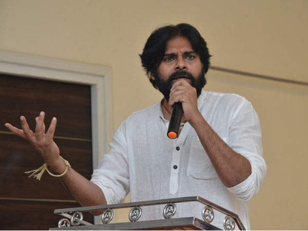 మాయావతిని ప్రధానిని చేస్తాం: పవన్ కల్యాణ్
