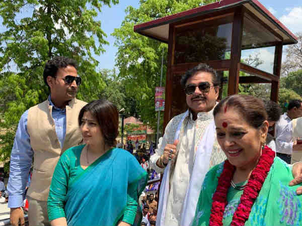 Akhilesh Yadav and Poonam Sinha files nominations from Azamgarh and Lucknow respectively Akhilesh Yadav and Poonam Sinha files nominations from Azamgarh and Lucknow respectively