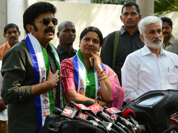 సొంత గూటికి చేరిన జీవితా రాజశేఖర్ .. జగన్ కు మాకు ఎలాంటి గొడవలు లేవు