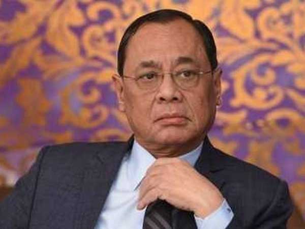 లాయర్కు నోటీసులు