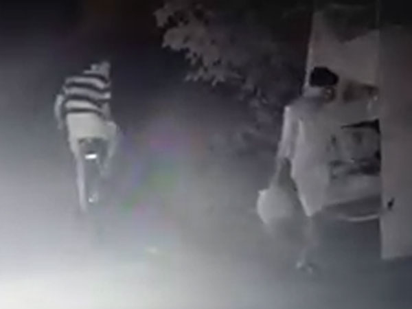 Two thieves steal the pot in the Chalivendram Two thieves steal the pot in the Chalivendram
