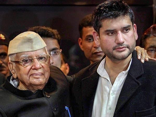 ఇంటికి తిరిగొచ్చి .. తిరిగిరాని లోకాలకు ...