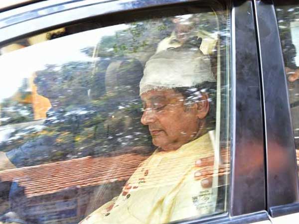 Shashi Tharoor injured as weighing balance breaks during thulabharam ritual Shashi Tharoor injured as weighing balance breaks during thulabharam ritual