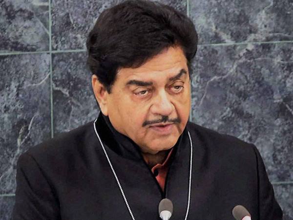 హాజరుశాతం తక్కువే .. నిధులు మాత్రం వాడారు