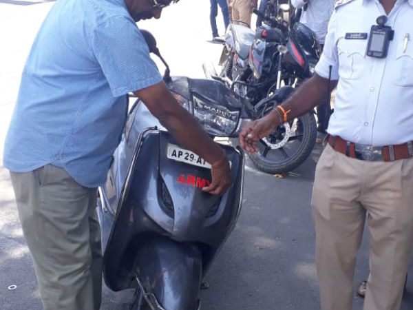 పోలీస్ స్టిక్కర్లపై స్పెషల్ డ్రైవ్