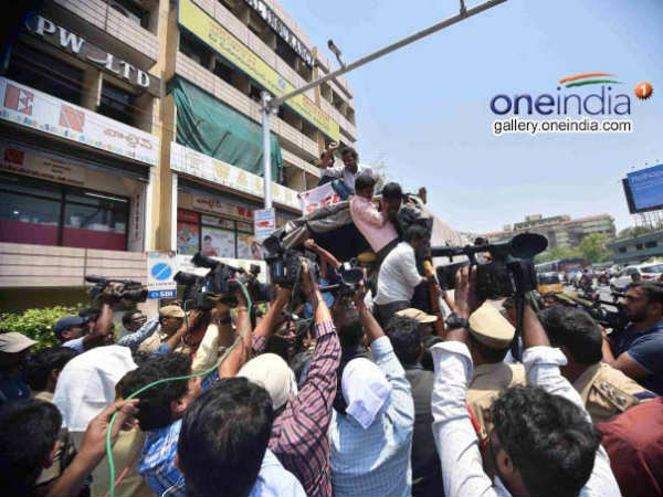 గవర్నర్ ను కలిసిన అఖిల పక్షం..! ఇంటర్ సంక్షోభంలో జోక్యం చేసుకోవాలని విజ్నప్తి..!!