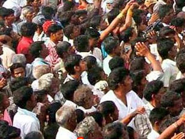 Seven die in stampede during karuppana swamy temple festival in trichy Seven die in stampede during karuppana swamy temple festival in trichy