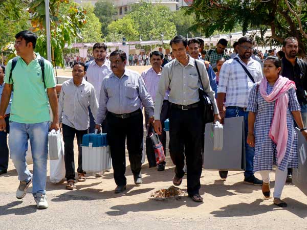 అనంత్నాగ్లో బ్యాలెట్ ద్వారా పోలింగ్