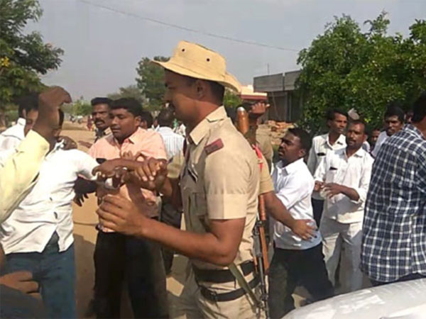 ఎమ్మెల్యే టికెట్.. ఇద్దరి మధ్య వార్