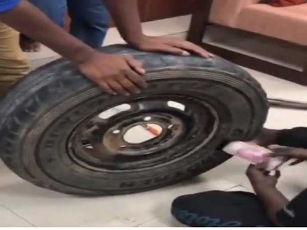 2.3 Crore Cash Seized From Cars Spare Tire In Karnataka 2.3 Crore Cash Seized From Cars Spare Tire In Karnataka
