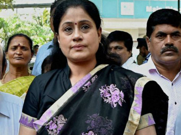 మియాపూర్ భూ కుంభకోణం అప్పుడే ప్రక్షాళన చేస్తానన్న సీఎం ఏం చేశారో .. రాములమ్మ ఫైర్