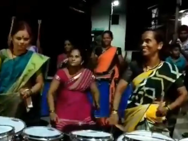 normal women playing drums with excellent performance viral video normal women playing drums with excellent performance viral video