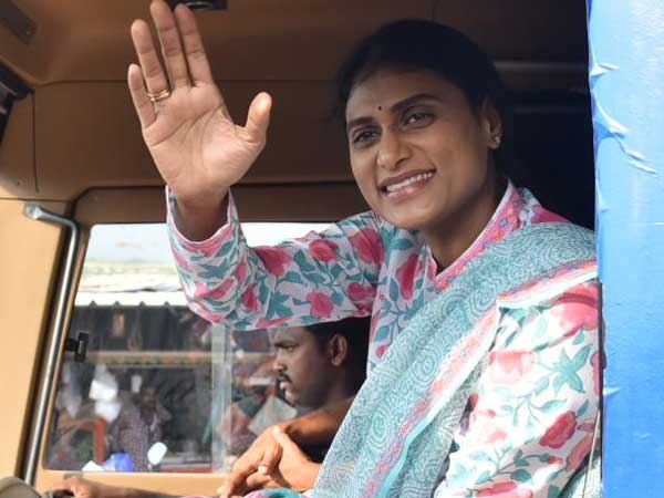 పవన్ కళ్యాణ్ జనసేన పార్టీని టీడీపీలో విలీనం చేస్తారన్న షర్మిల