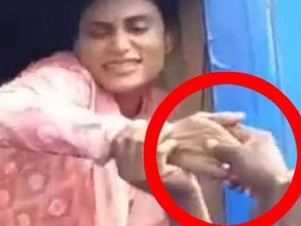 ప్రచారంలో షర్మిల రింగ్ కాజేసే యత్నం .. సోషల్ మీడియా లో వైరల్