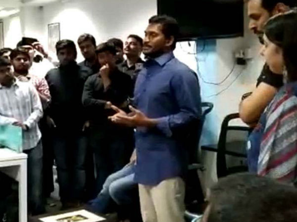 ప్రశాంత్ కిషోర్ కార్యాలయానికి తొలిసారి జగన్