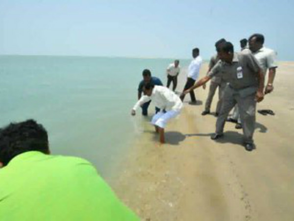 కేరళ, తమిళనాడు గుళ్లకు కేటీఆర్..! భక్తి భావం ఎంత పెరిగిందో చూడాలి..!!