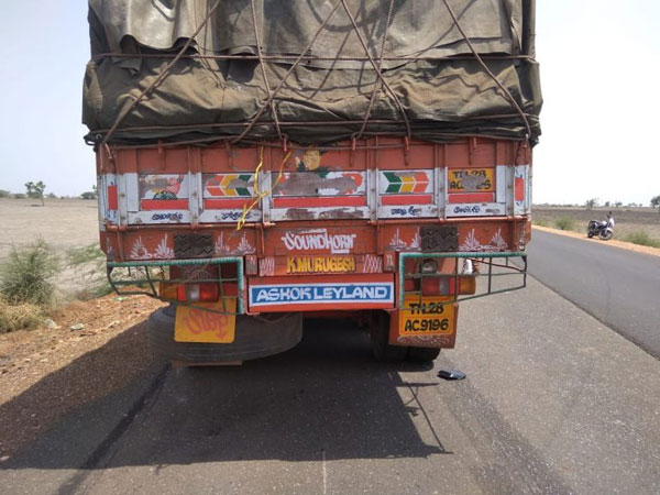 five people died after car met accident with lorry in karnataka five people died after car met accident with lorry in karnataka