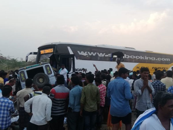 13 were died in a bus and van accident 13 were died in a bus and van accident