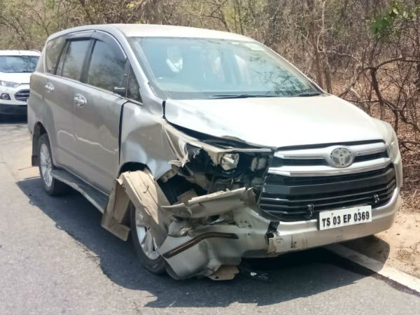 MLA Seethakkas vehicle stumbled a bike a little girl died.. parents injured MLA Seethakkas vehicle stumbled a bike a little girl died.. parents injured