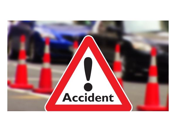 bizare accident in mumbai, two cars crash, 6 die bizare accident in mumbai, two cars crash, 6 die