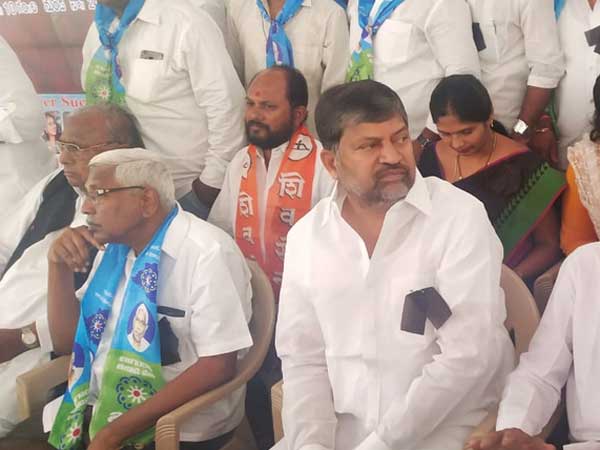 నష్టపరిహారం చెల్లించాల్సిందే..! డిమాండ్ చేసిన కోదండరాం..!!