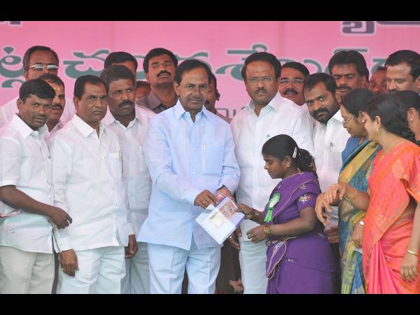 ఆసరా పింఛన్లకు అర్హులు ఎవరంటే..!