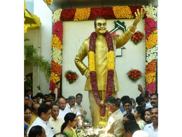 ఎన్టీఆర్ ను చూసి స్పూర్తి పొందాలి..! నిరుత్సాహ పడొద్దన్న బాబు..!!
