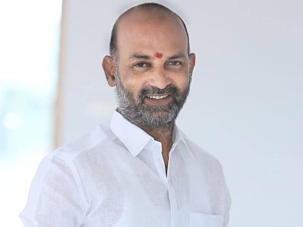 బోందుగాళ్లకు తెలంగాణలో స్థానం లేదు... బండి సంజయ్