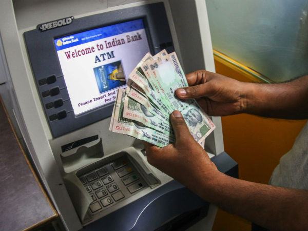 Man escaped with a Rs 1 crore cash in Bengaluru police station limits Man escaped with a Rs 1 crore cash in Bengaluru police station limits