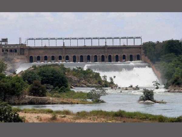 Vatal Nagraj said that if Karnataka gov leave cauvery water to TN we will call for state bandh. Vatal Nagraj said that if Karnataka gov leave cauvery water to TN we will call for state bandh.